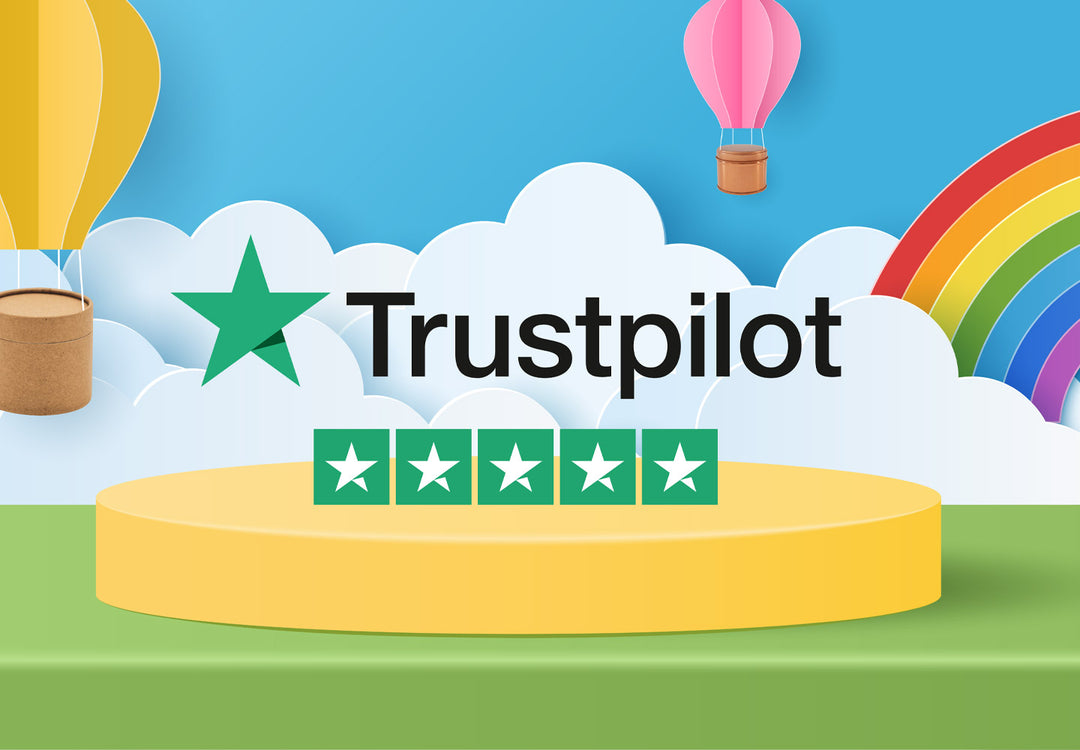 Ein Bild, das die Fünf-Sterne-Bewertung von Tinware Directs Trustpilot vor dem Hintergrund von Dosen zeigt, die auf Heißluftballon geliefert werden.