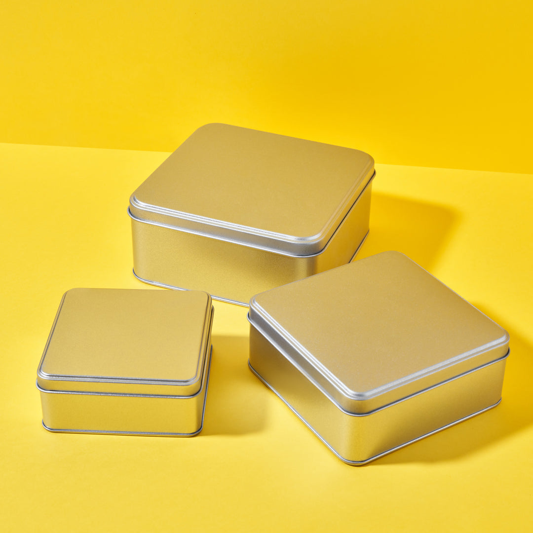 Flache quadratische Dose in Silber mit Stülpdeckel