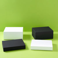 Flache A5 Magnet-Geschenkboxen in Schwarz & Weiß